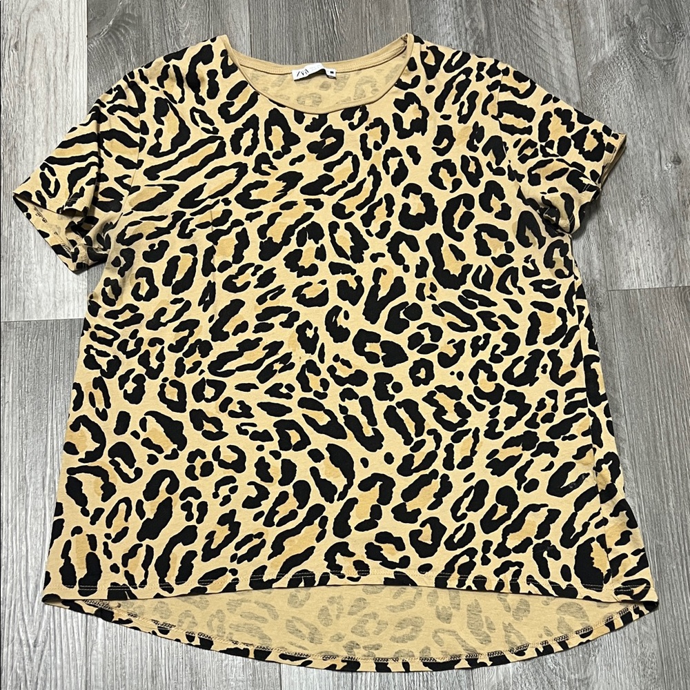 Zara woman’s cheetah print short sleeve loose fitting tee/ size L